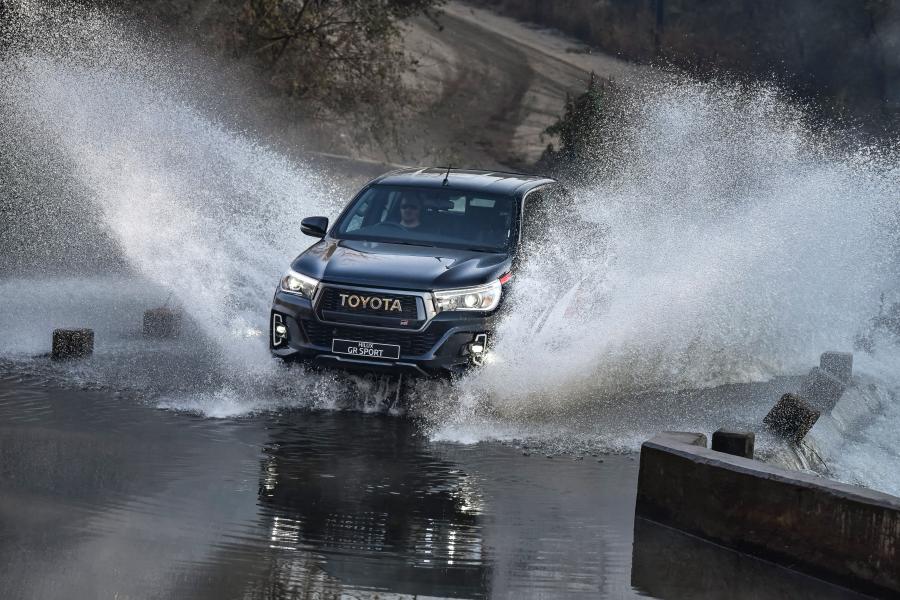  Toyota Hilux GR Sport Double Cab 2019 года  (ZA) (фото 36 из 43)
